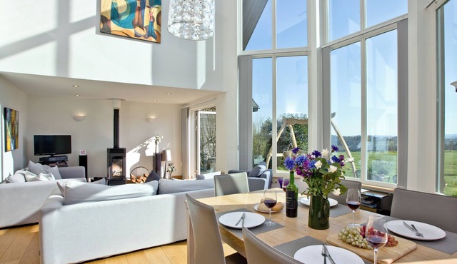 3 bedroom accommodation in Cricket St Thomas, near Chard