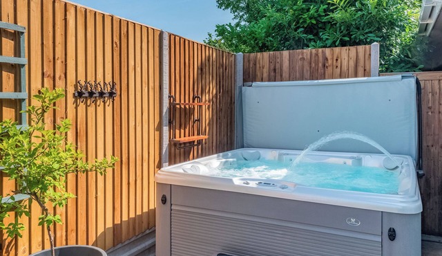 3 bedroom accommodation in Colton