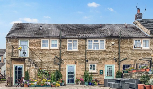 3 bedroom accommodation in South Wingfield, near Alfreton