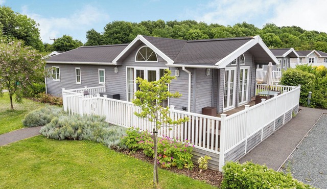 3 bedroom accommodation in Mercia Marina, Willington