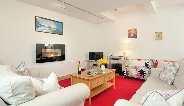 3 bedroom accommodation in Huxham, near Exeter