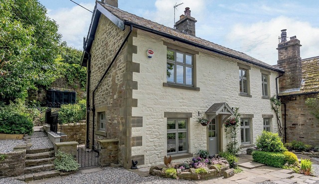 3 bedroom accommodation in Holden