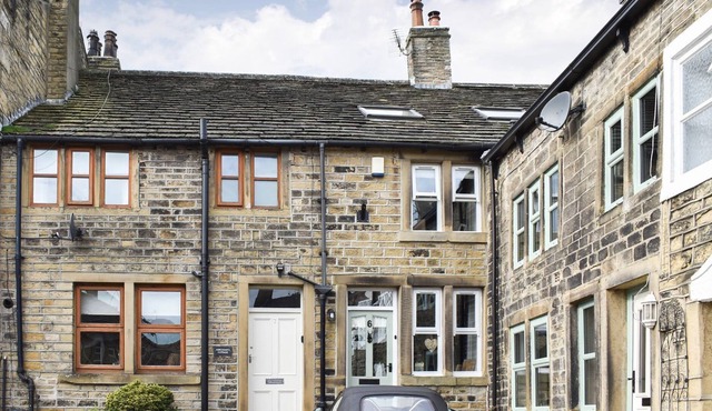 3 bedroom accommodation in Honley, near Holmfirth
