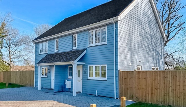 3 bedroom accommodation in Maynards Green, near Heathfield