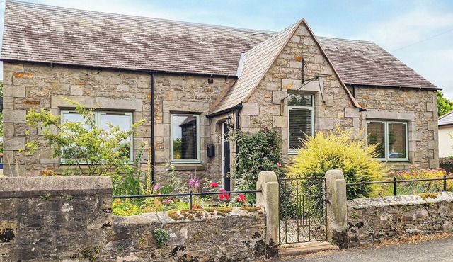 3 bedroom accommodation in Lowick