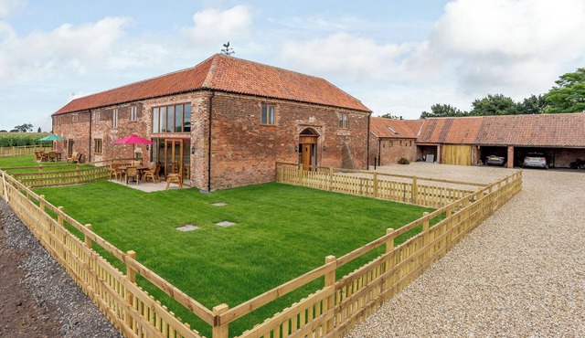 3 bedroom accommodation in East Stoke, near Newark