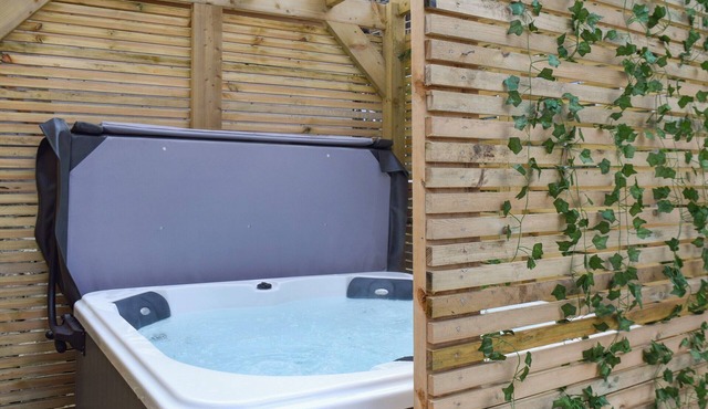 3 bedroom accommodation in Greenfield, near Saddleworth