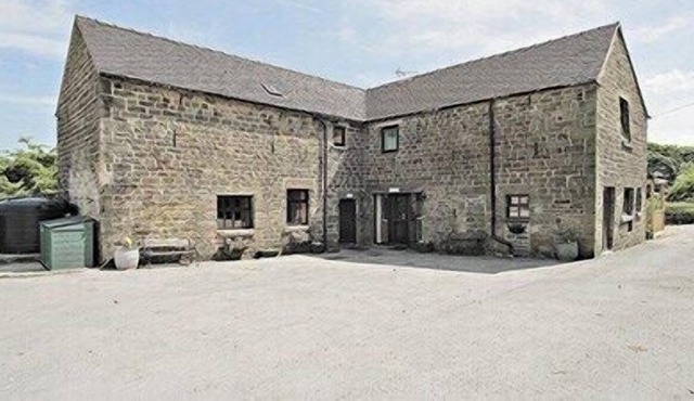 3 bedroom accommodation in Onecote