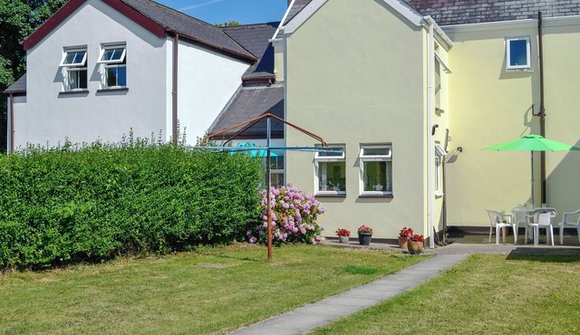 3 bedroom accommodation in Murton, near Swansea