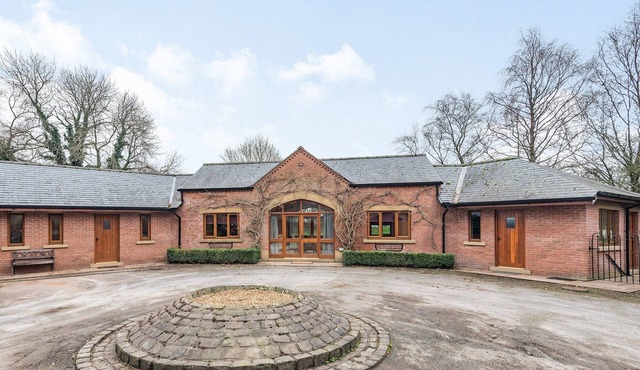 3 bedroom accommodation in Elswick, near Preston