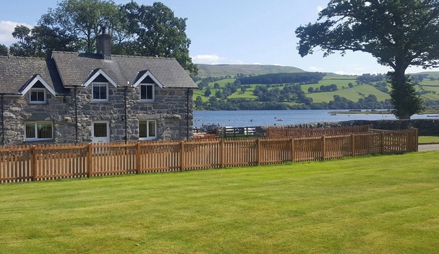 3 bedroom accommodation in Bala