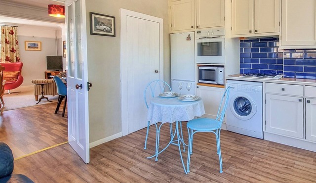 3 bedroom accommodation in Bath