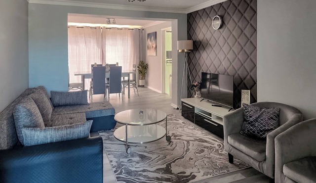 3 bedroom accommodation in Timsbury, near Bath