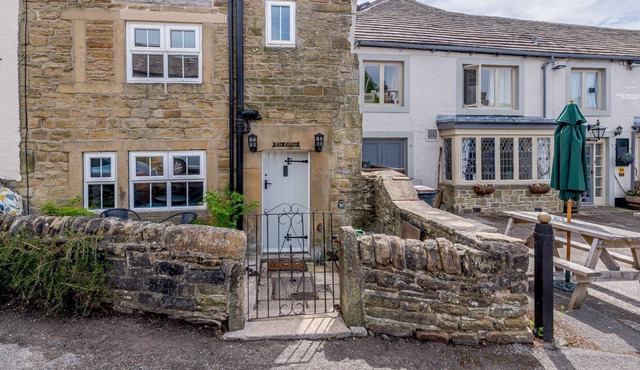 3 bedroom accommodation in Eyam