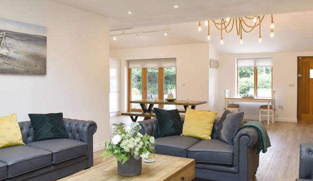 3 bedroom accommodation in Greasby, Wirral