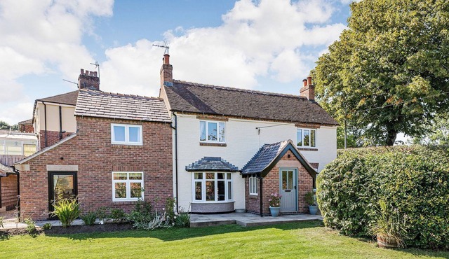 3 bedroom accommodation in Ladderedge, near Leek