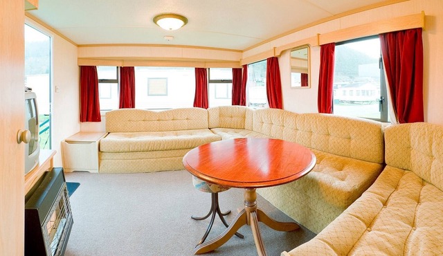 3 bedroom accommodation in Mold