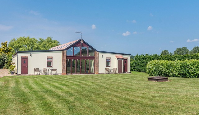 3 bedroom accommodation in Great Hatfield, near Hornsea