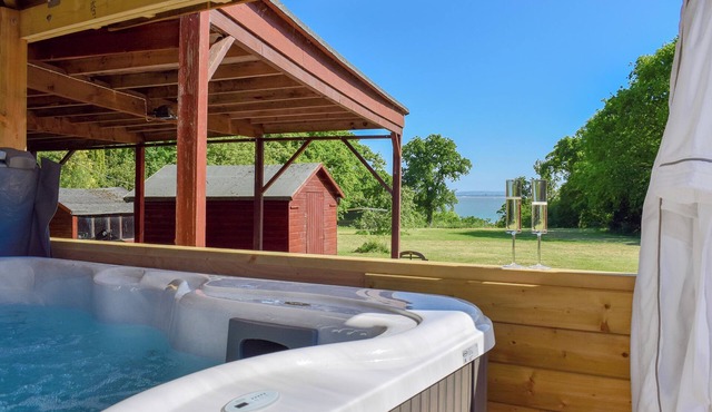 3 bedroom accommodation in Wootton, near Ryde