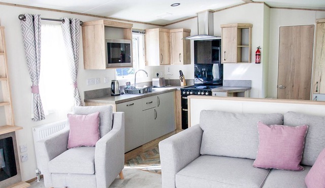 3 bedroom accommodation in Godshill, Fordingbridge