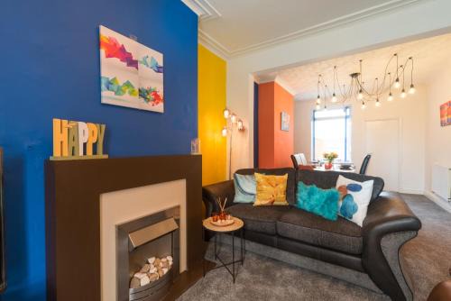 3 Bedroom Adom Home 4 Beds- 5 Mins to Hull Stadium- Close City Centre