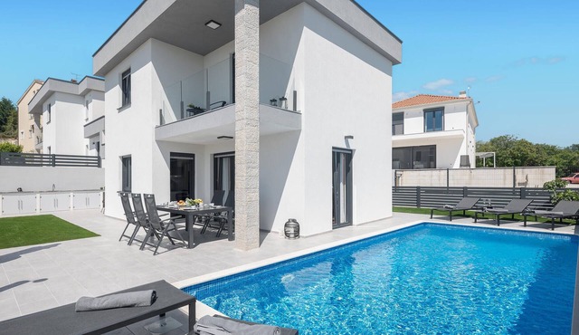 3 bedroom amazing home in Musales
