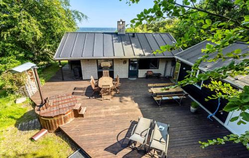 3 Bedroom Amazing Home In Fur