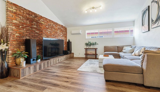 3-bedroom and 3-bathroom home in the heart of San Diego, 12 minutes to downtown