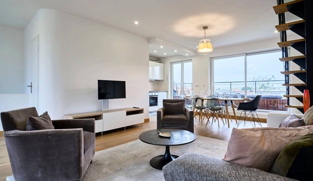 3 bedroom apartment with balcony