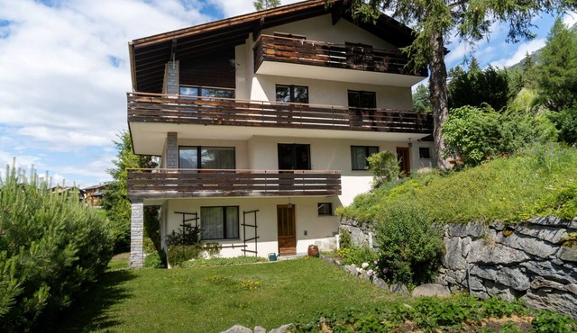 3 bedroom apartment with fantastic mountain views for 1-6 people