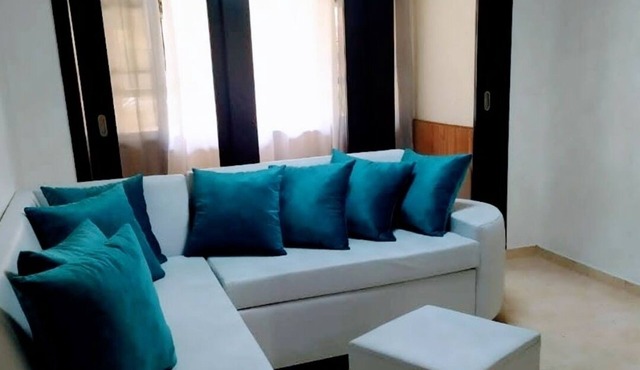 3 bedroom apartment, free parking. Next to the American Embassy.