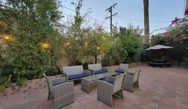 3 bedroom apartment near MrC with patio area 5 minutes to Rodeo Drive, Wi-Fi, TV
