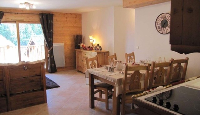 3-Bedroom Apartment, Sleeps 6, Pool, Balcony, Parking, Crest-Voland