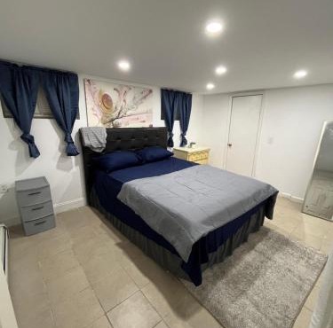 3 bedroom apartment 9 mins away from Airport