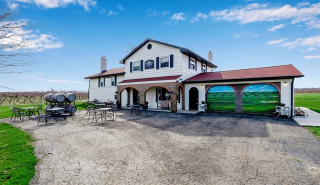 3- Bedroom Apartment at an Award Winning Winery