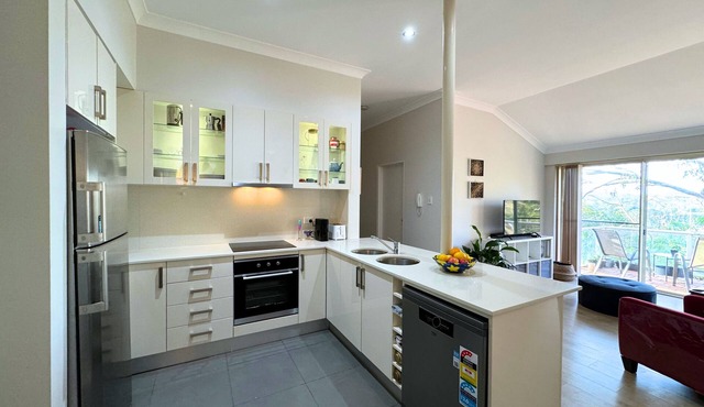 3 bedroom apartment, 10 minutes from Fairlight beach