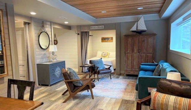 3-bedroom apartment, beautiful marina views in Brinnon w/pool & hot tub access