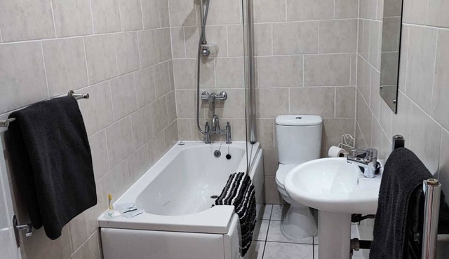 3 Bedroom Apartment – Clarendon 69