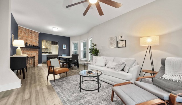 3-bedroom apartment-Downtown, Modern, Central, Renovated & Cozy