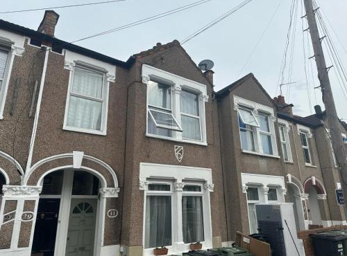 3 Bedroom Apartment, Flat in London