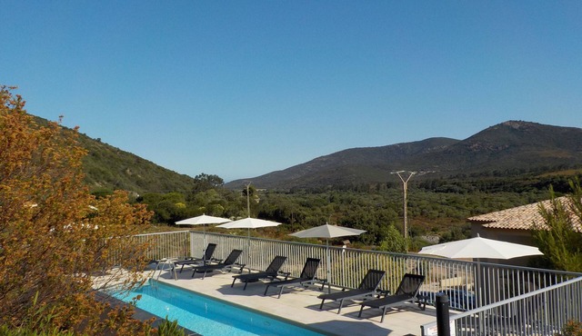 3 bedroom apartment heated pool air conditioned wifi 1 min river 7 min beach