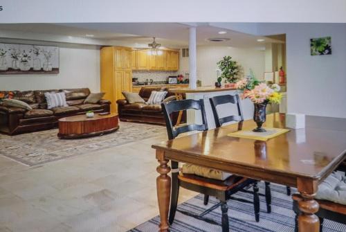 3 Bedroom Apartment house 1st level Silver Spring Maryland