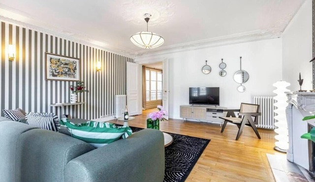 3 bedroom apartment in 8th arr