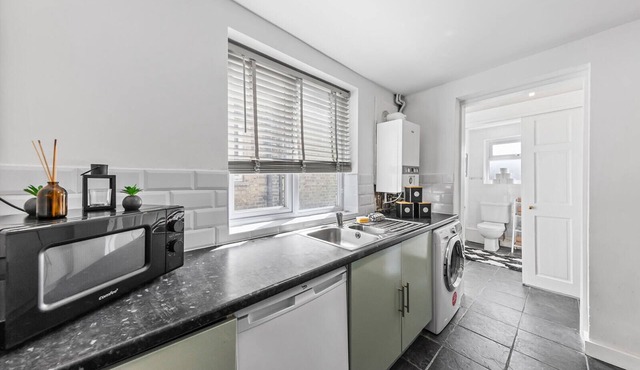 3-bedroom apartment in Amherst