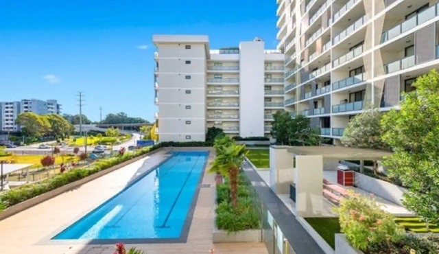 3 bedroom apartment in HomebushnEntire rental unit in Homebush with an open view