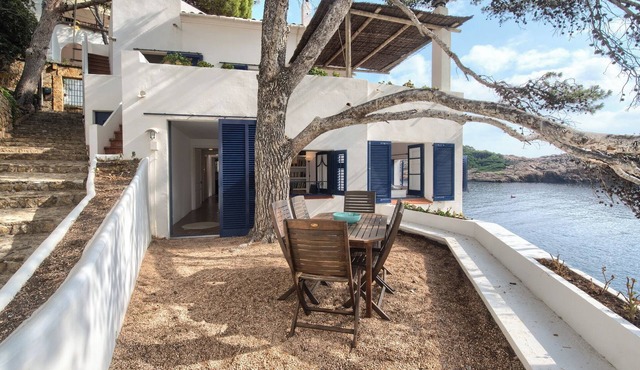 3 bedroom apartment in first sea line in Sa Tuna, Begur (H02)
