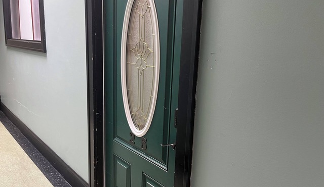 3-bedroom apartment in fabulous Lorain with AC