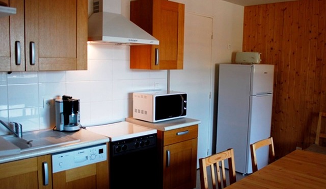 3-Bedroom Apartment in Super Besse, Private Parking