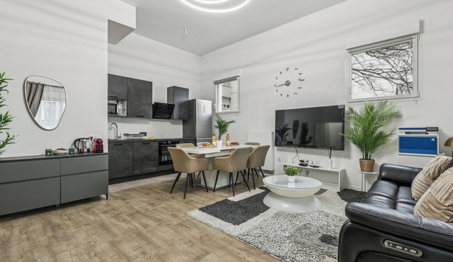3-bedroom apartment in welcoming Bobigny with WiFi