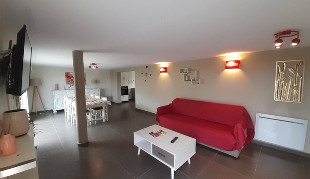 3-bedroom apartment in the countryside with swimming pool